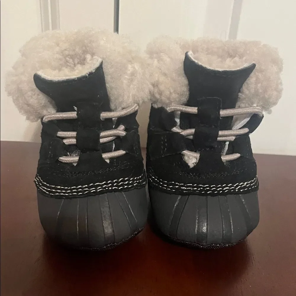 Sorel Caribootie Shearling Black Cream Infant Baby Boots Booties 3 $50 MSRP